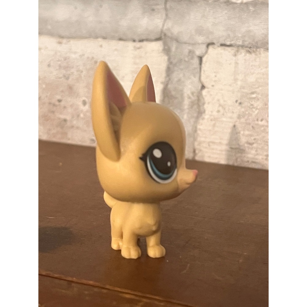 Hasbro Littlest Pet Shop LPS Tan Beige Chihuahua #92 Poco La Playa Puppy Dog - Picture 4 of 5